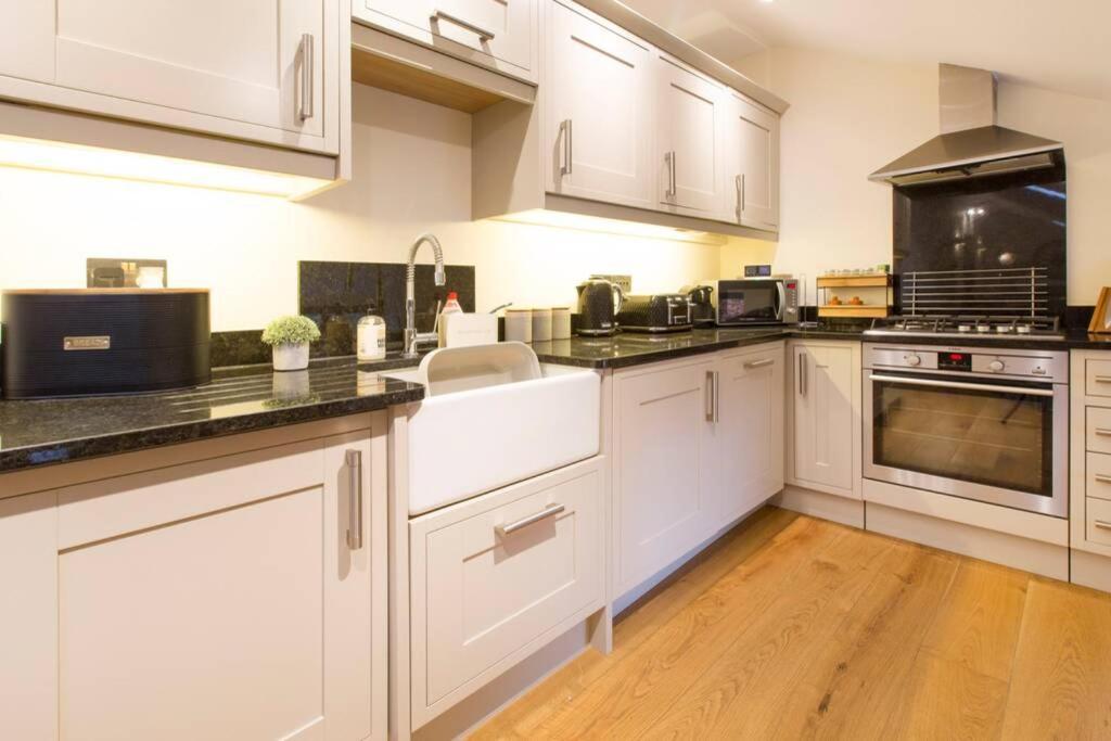 New Loos Cottage, Old School Court Stow-on-the-Wold ภายนอก รูปภาพ